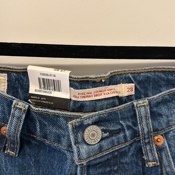 Levi’s Ribcage Straight Ankle Jeans - Picture 2 of 4